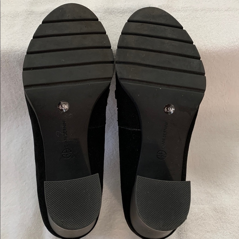 Giani Bernini Black Loafers with Gold Chain and Leather Accent - Picture 8 of 9